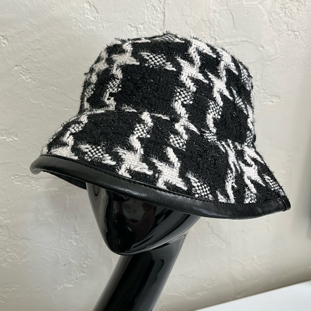 Women’s Bucket Hat Size Medium